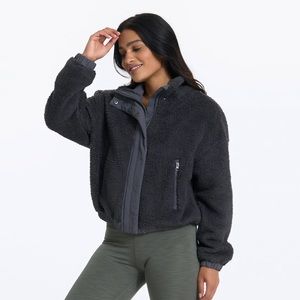 Vuori Sherpa Zip Up Jacket in Charcoal. Women's size Small. Worn & washed once.